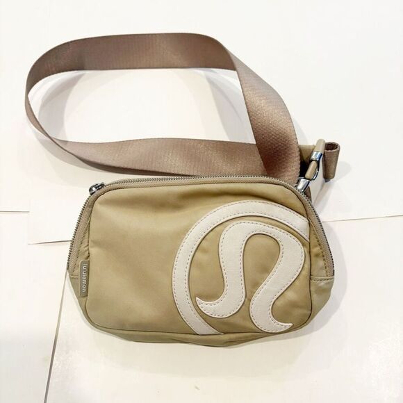 Lululemon Everywhere Belt Bag Convertible Fanny Pack Tan Travel Crossbody - Picture 2 of 6